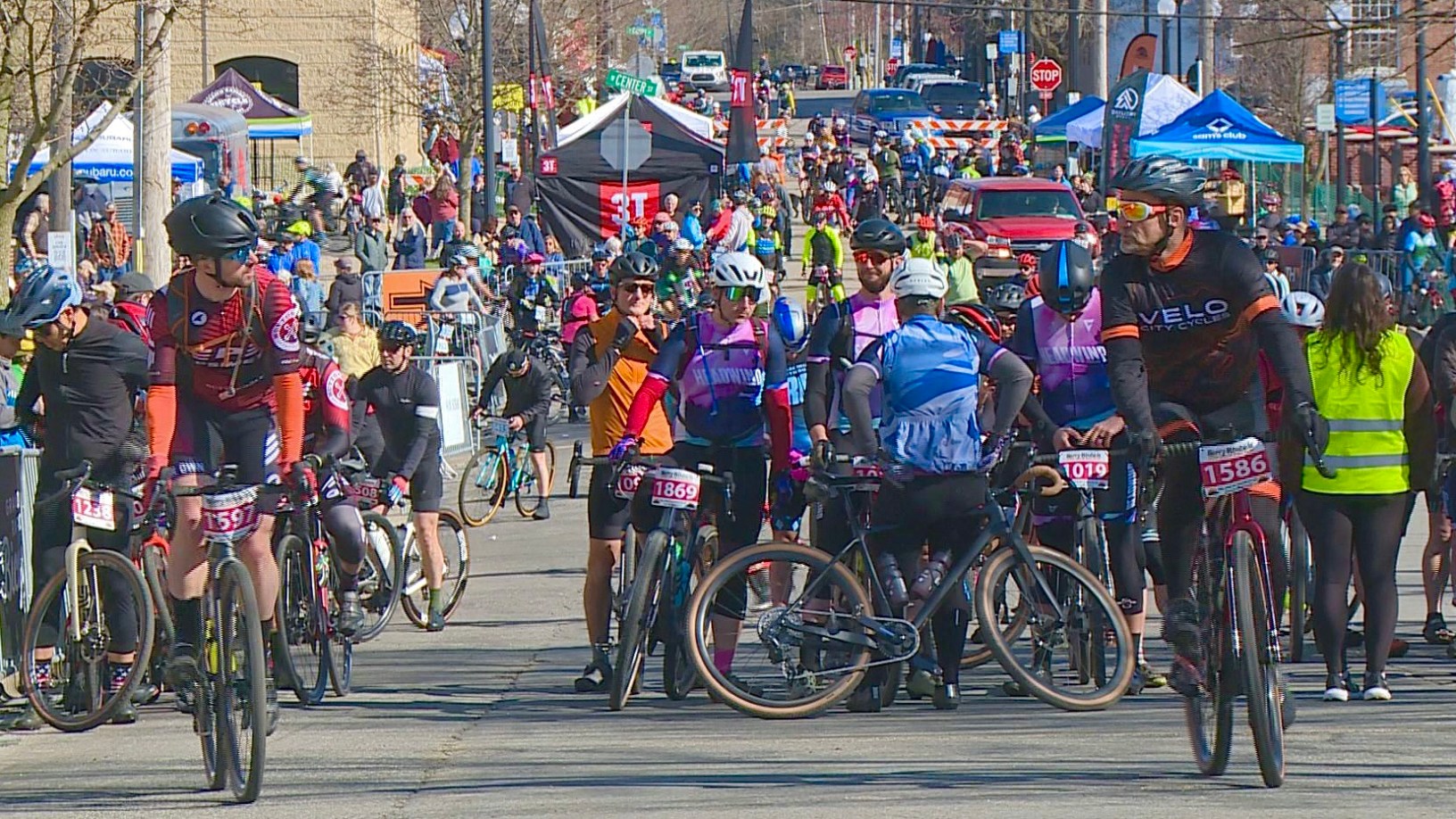 BARRY-ROUBAIX: 5000 RIDERS SET RECORD FOR WORLDS LARGEST GRAVEL RACE ...